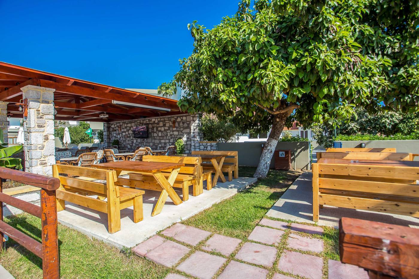 Georgia-Apartments-Bar-32