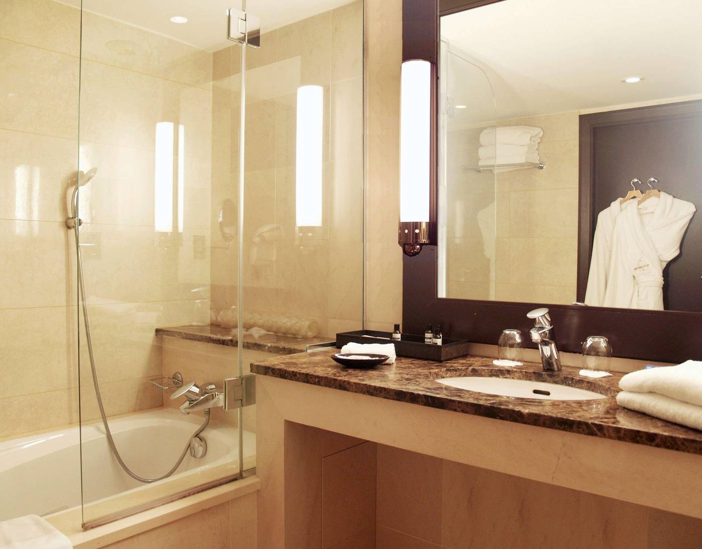 Hyatt-Regency-Nice-Palais-De-La-Mediterranee-Room-40