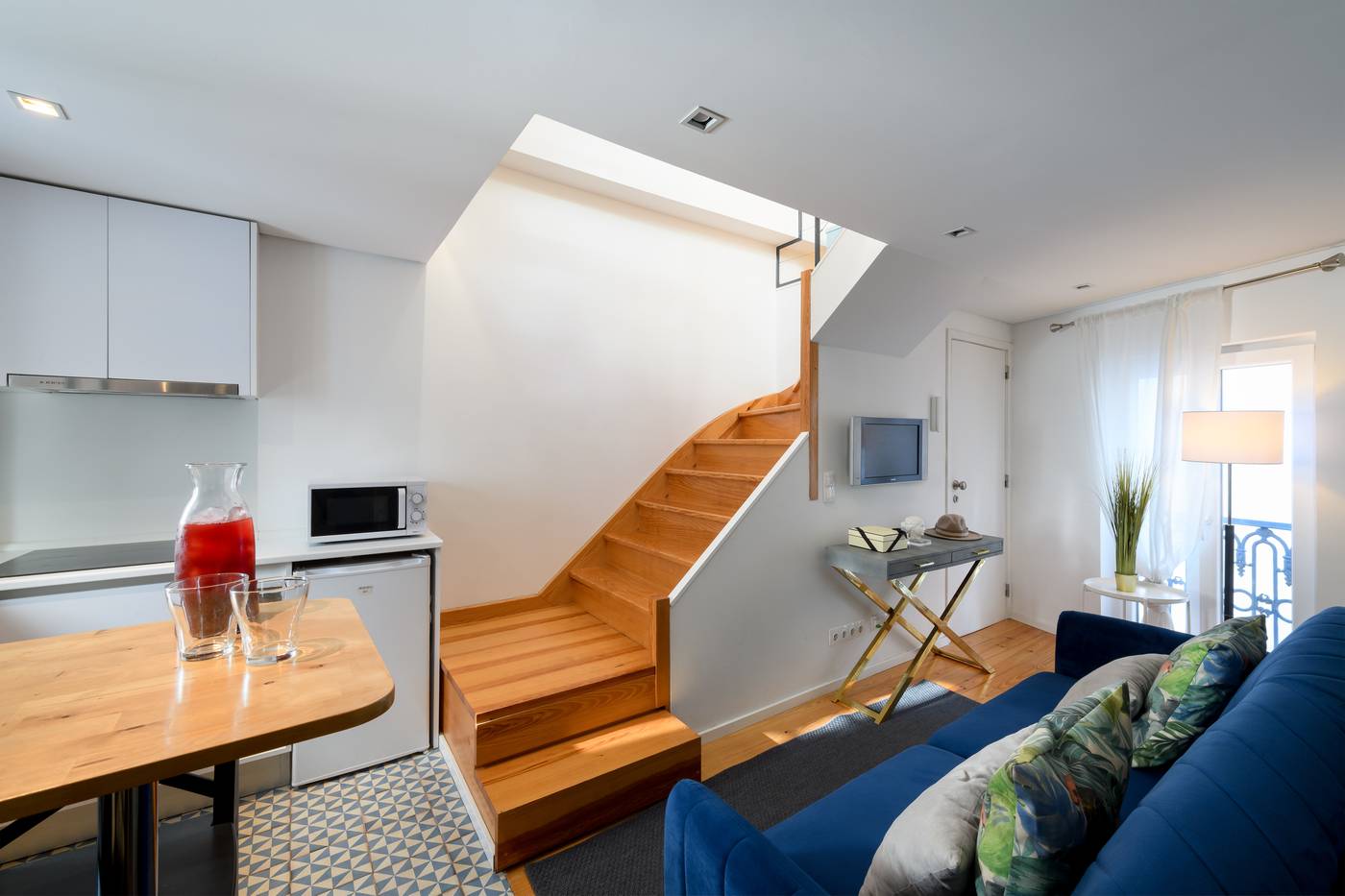 Alfama-Yellow-House-Room-2