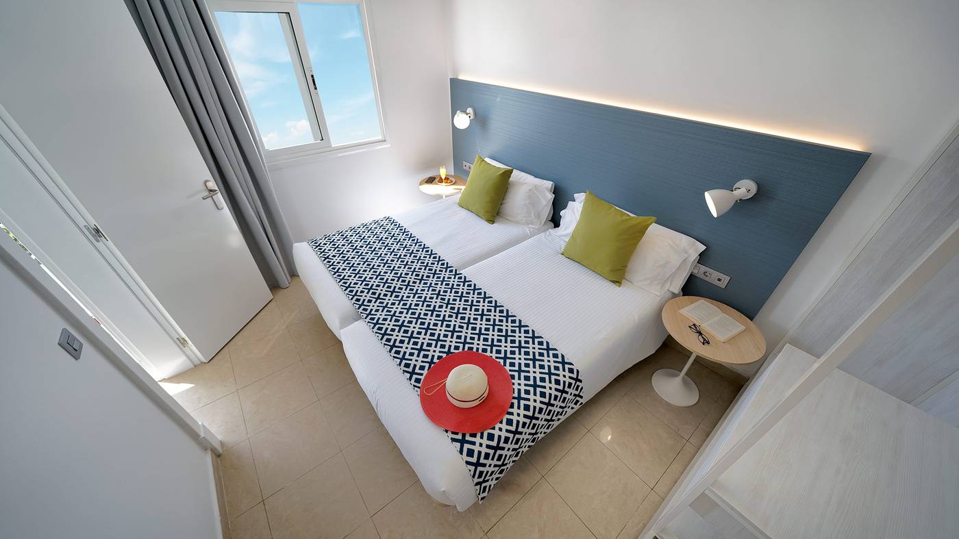 Broncemar-Beach-Room-22