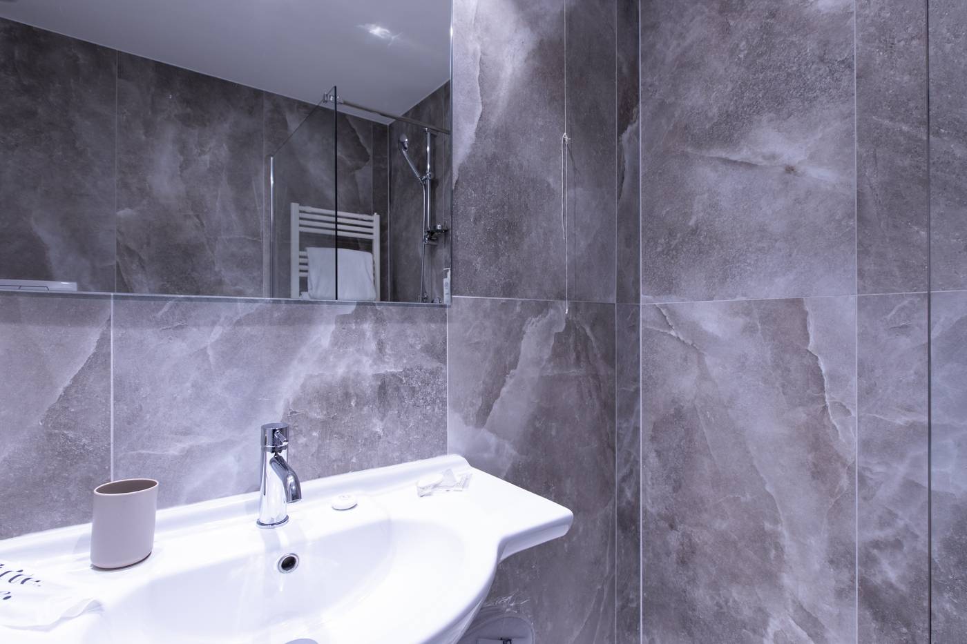 The-Smooth-Rome-Room-34