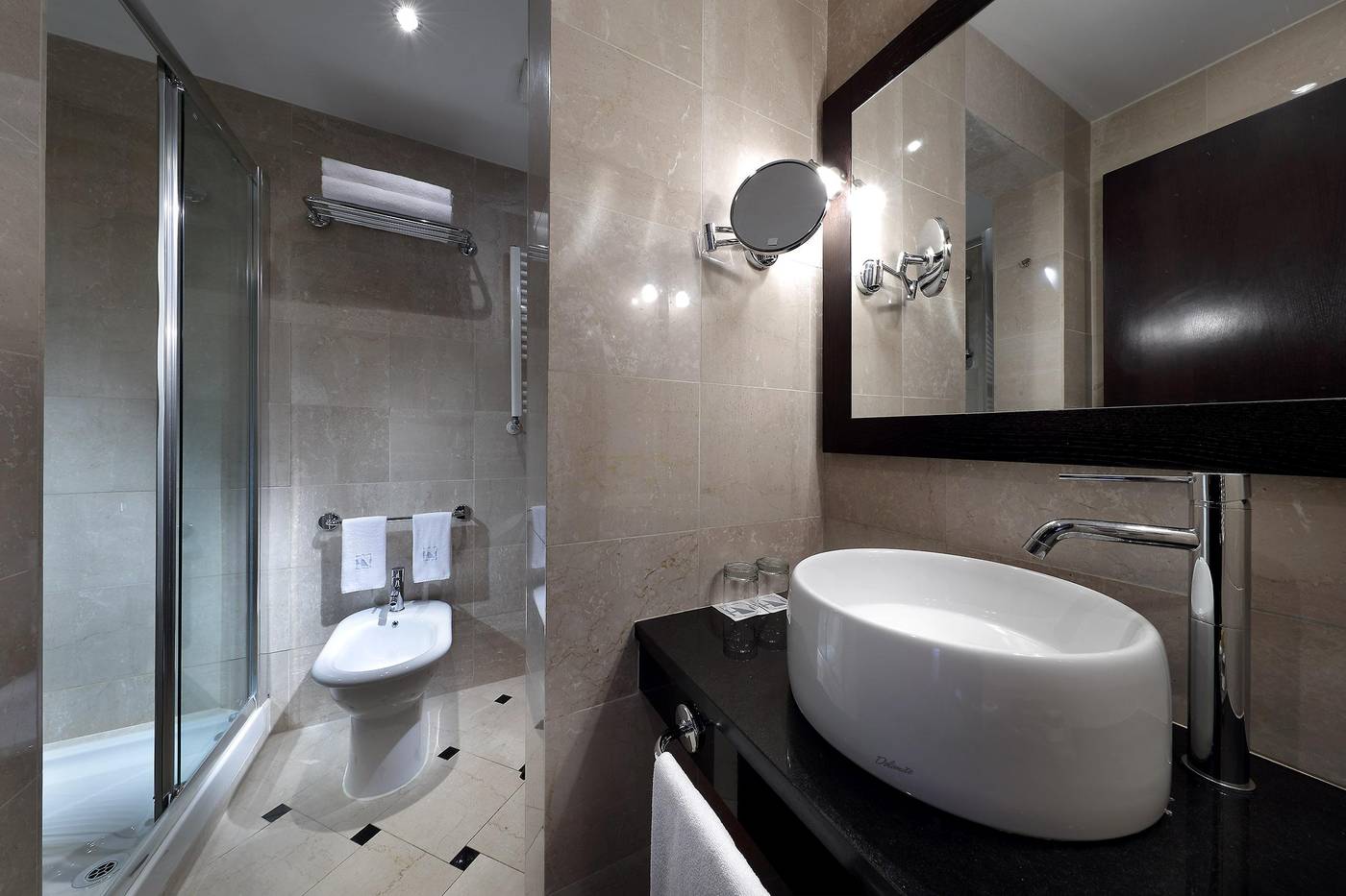 International-Palace-Room-24