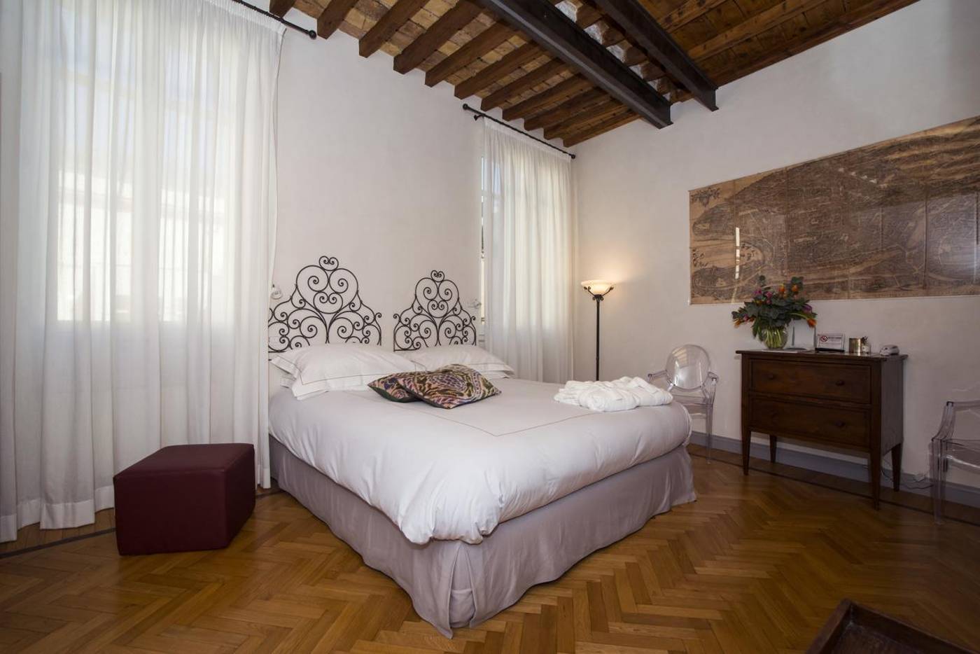 Rome-Frattina-27-Room-6