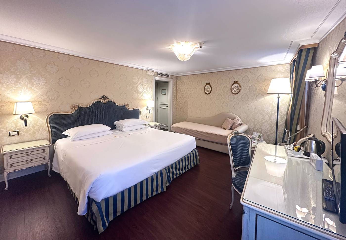 Hotel-Antiche-Figure-Room-23