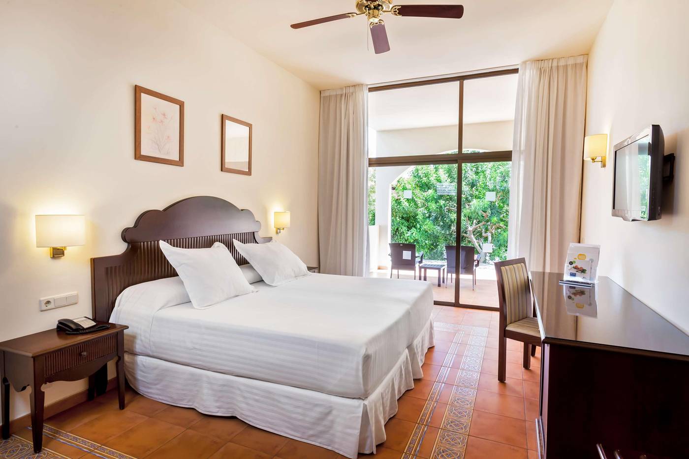 Occidental-Jand----a-Royal-Level-Room-30