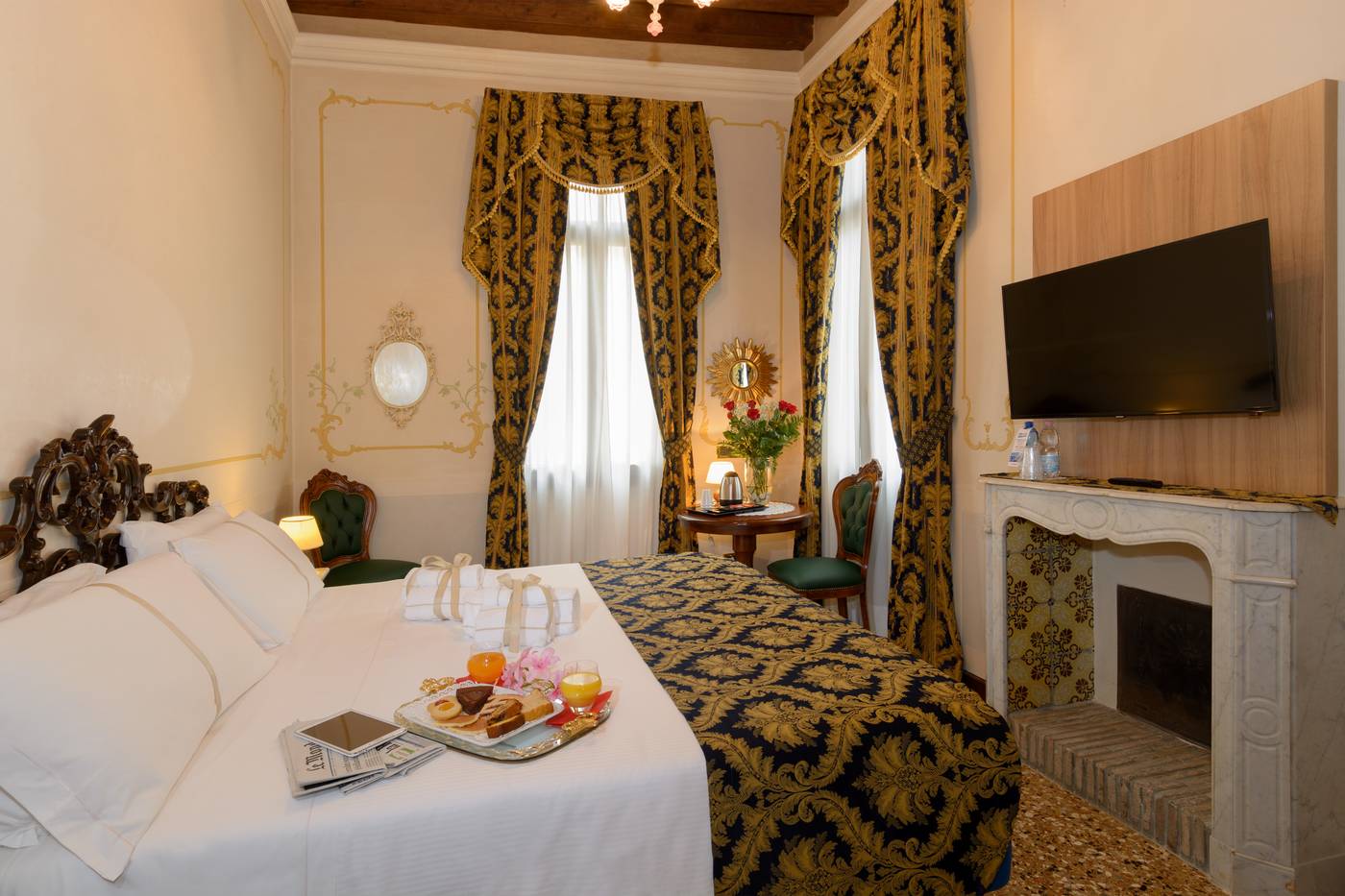 Unahotels-Ala-Venezia--Adults-16--Room-23