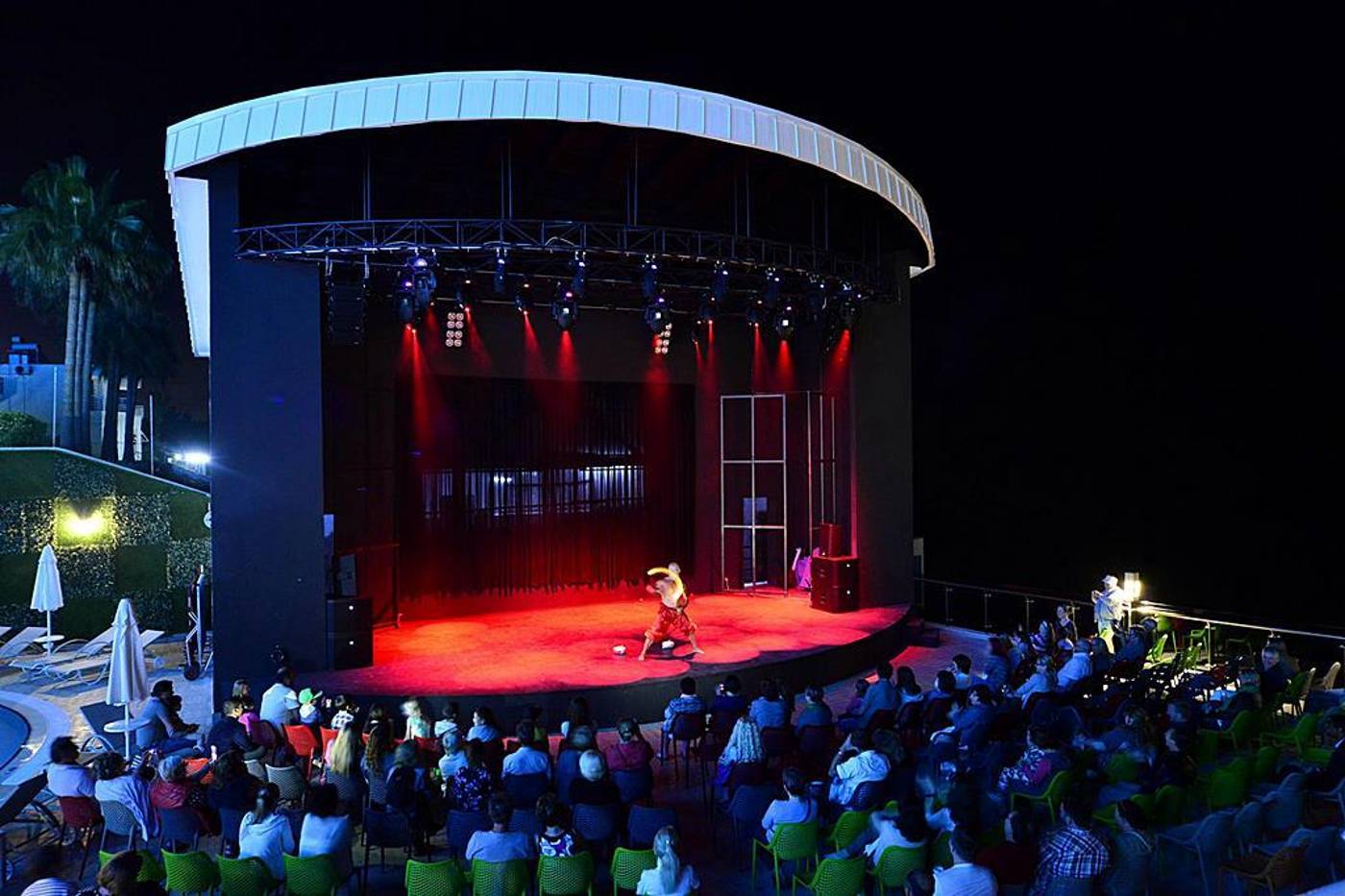 Azura-Deluxe-Resort---SPA-Hotel-Sports-and-Entertainment-37