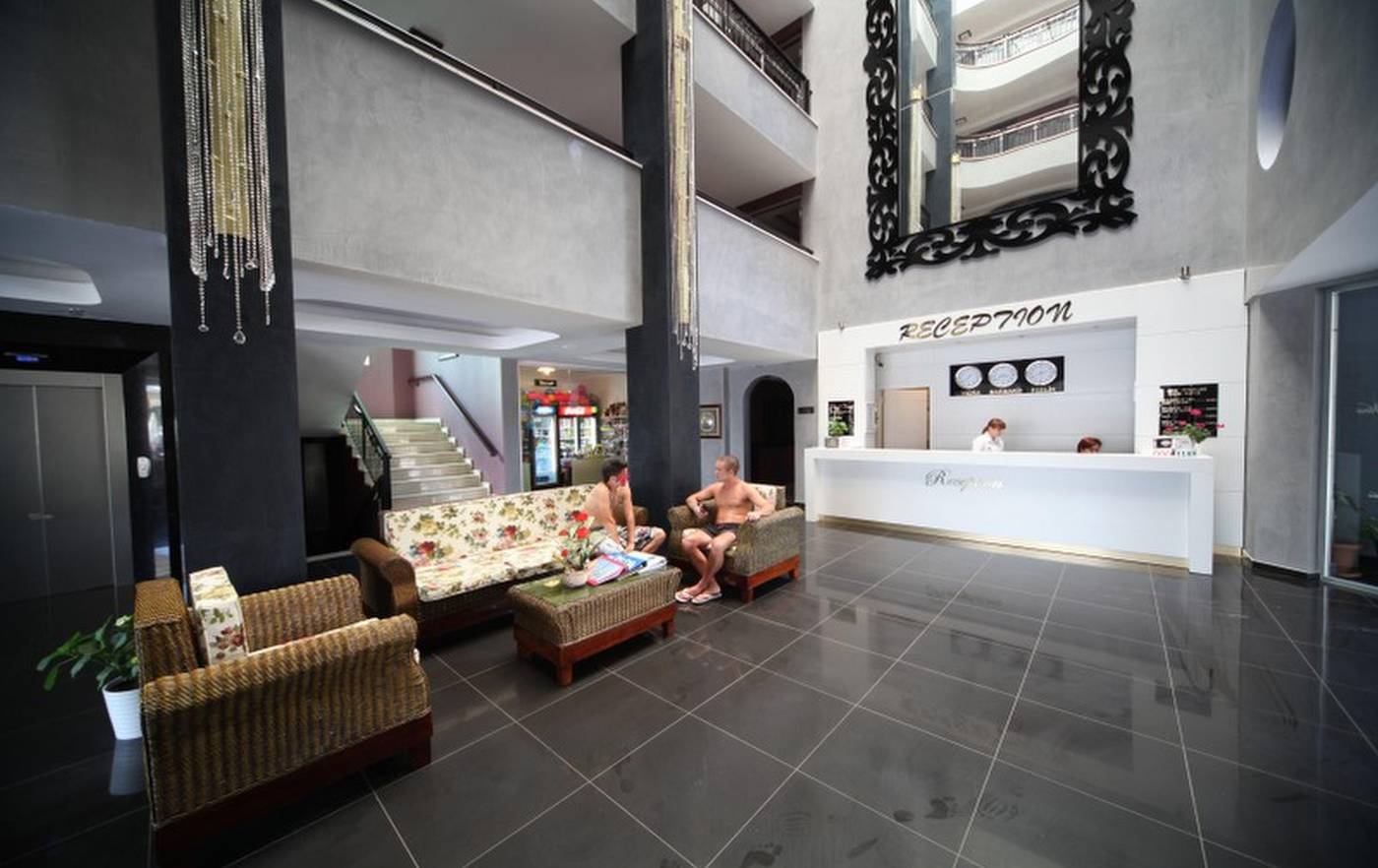 Club-Viva-Hotel-and-Apartments-Lobby-21