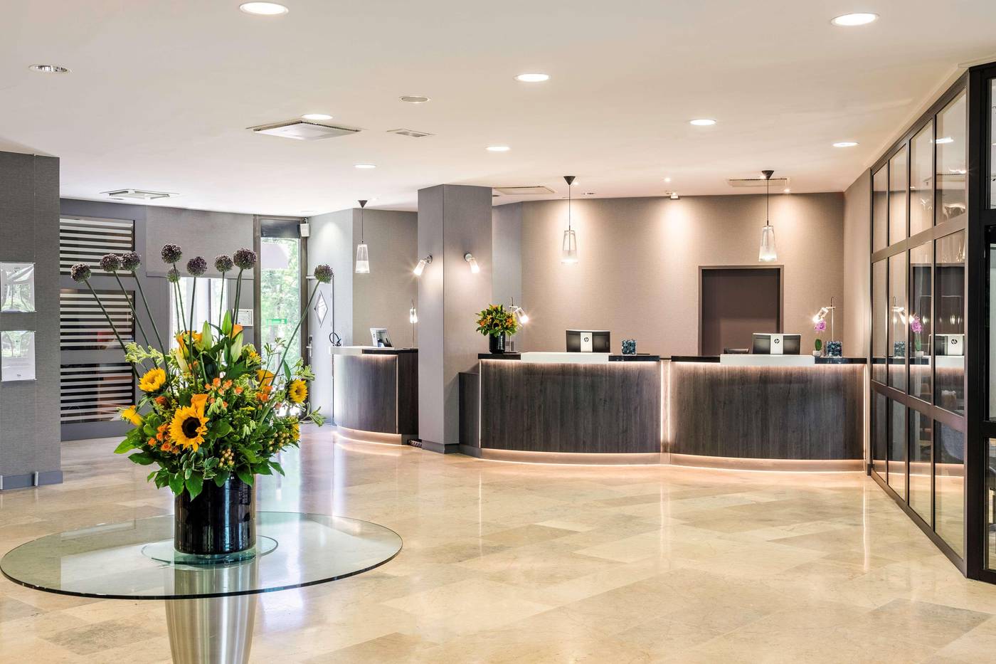 NH Luxembourg Airport-Luxembourg-SENNINGERBERG-Lobby-9