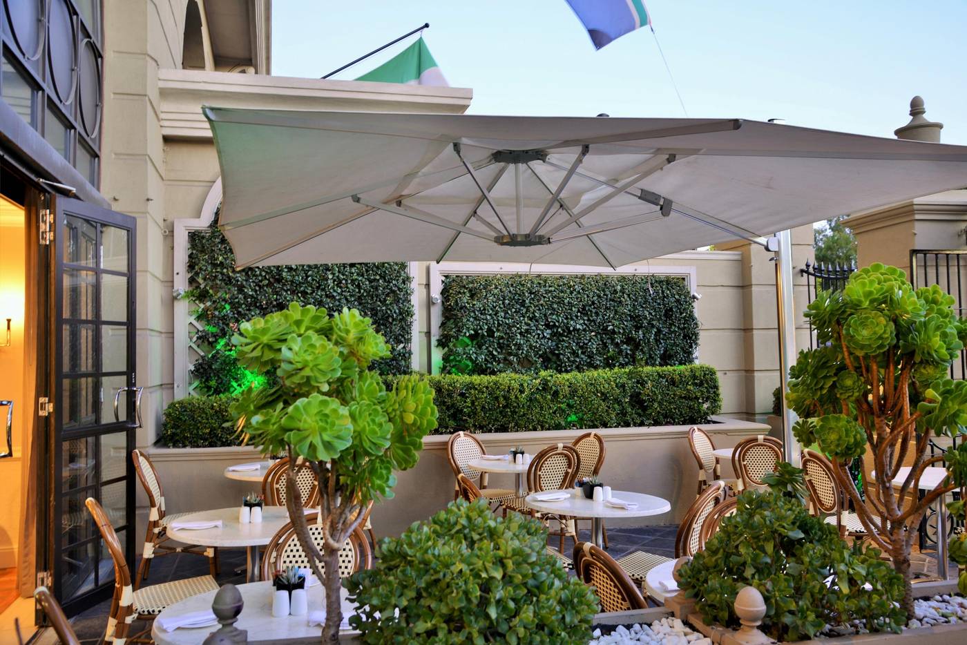 Cape-Royale-Luxury-Hotel-Terrace-22