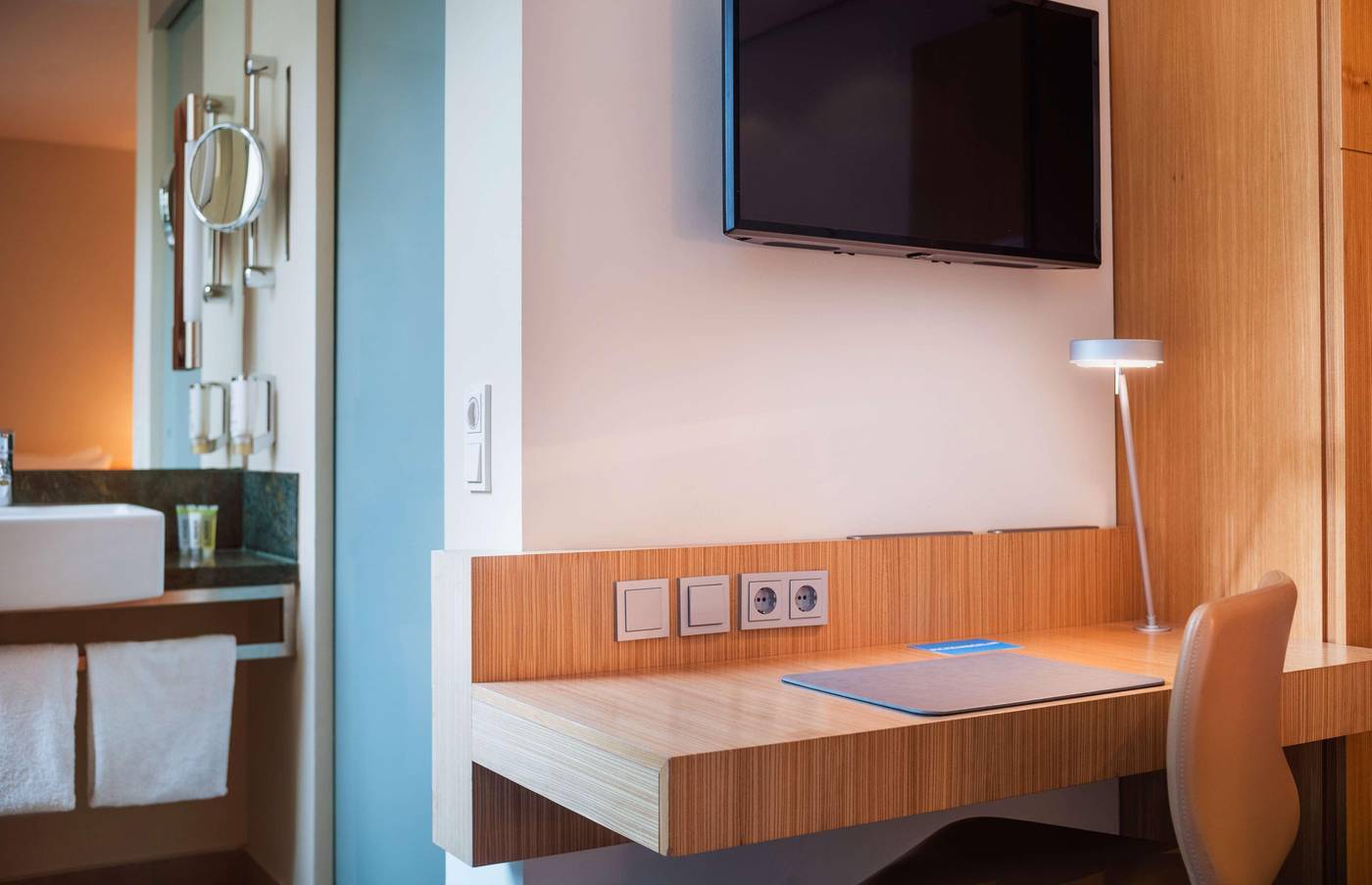 Lindner-Hotel-Berlin-Ku-damm--part-of-JdV-by-Hyatt-Room-38