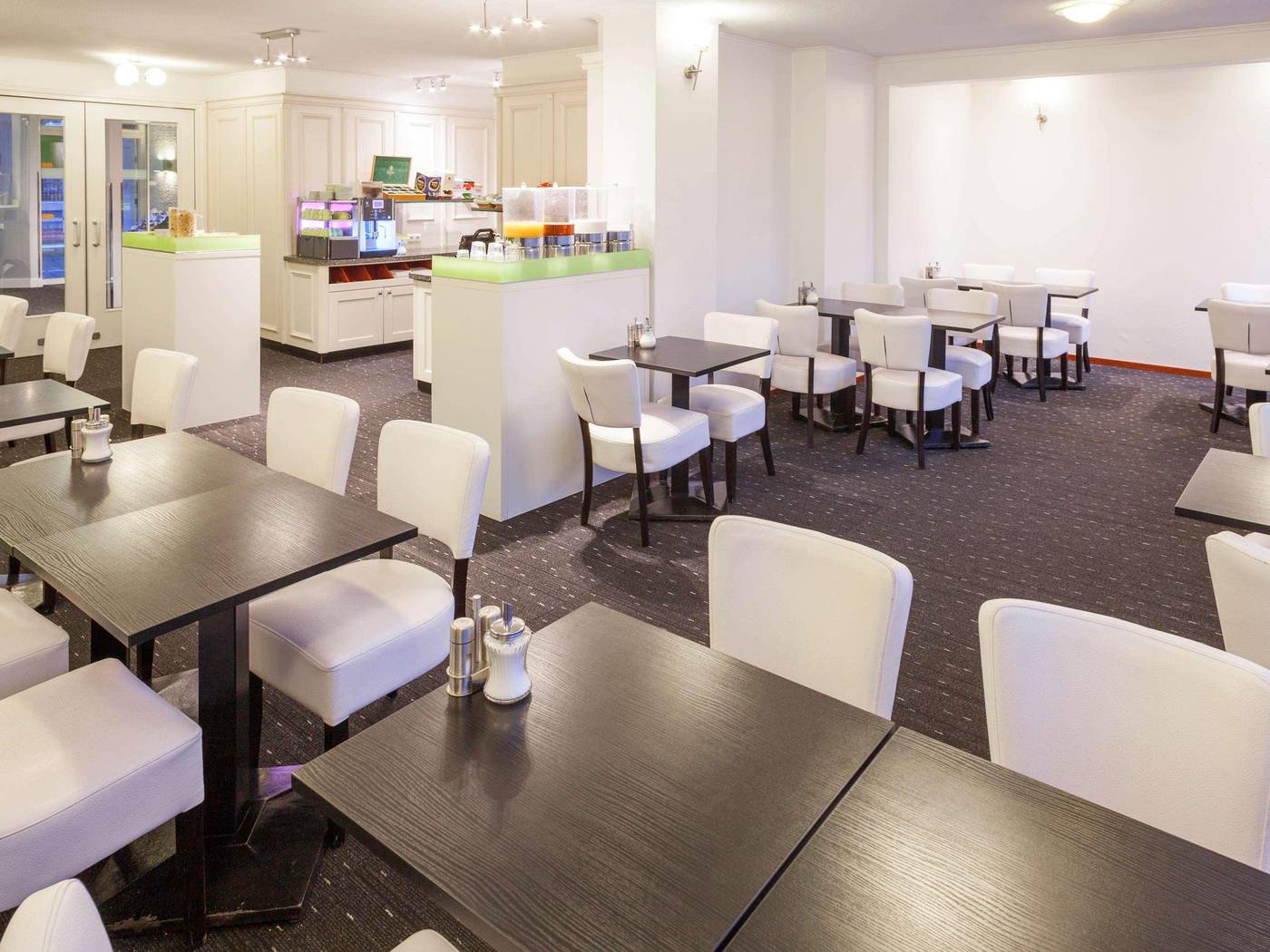 ibis-Styles-Amsterdam-City-Restaurant-6