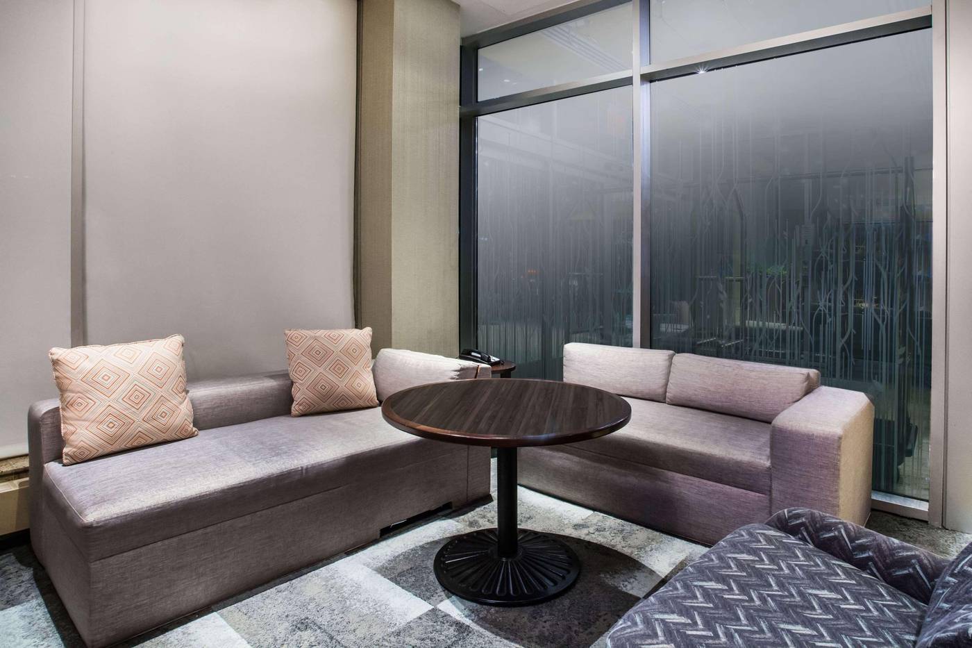 Hilton-Garden-Inn-NY-West-35-Street-Lobby-17