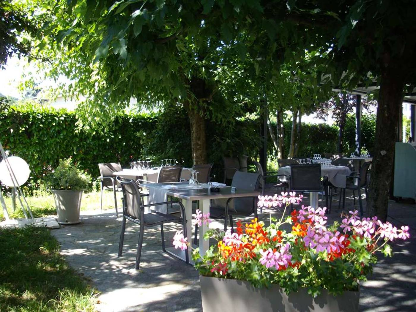 Pomo Hotel & Restaurant-France-Echirolles-General view-3