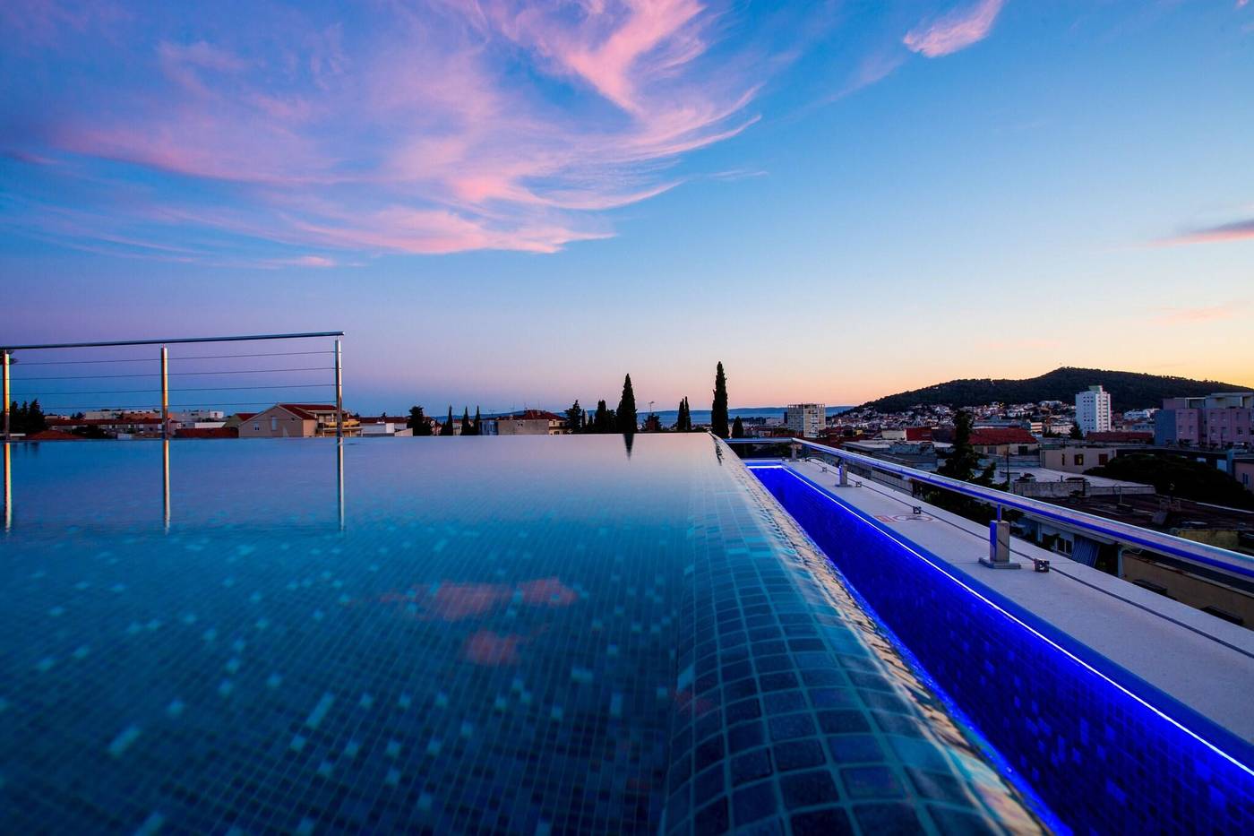 Art-Hotel-Pool-10
