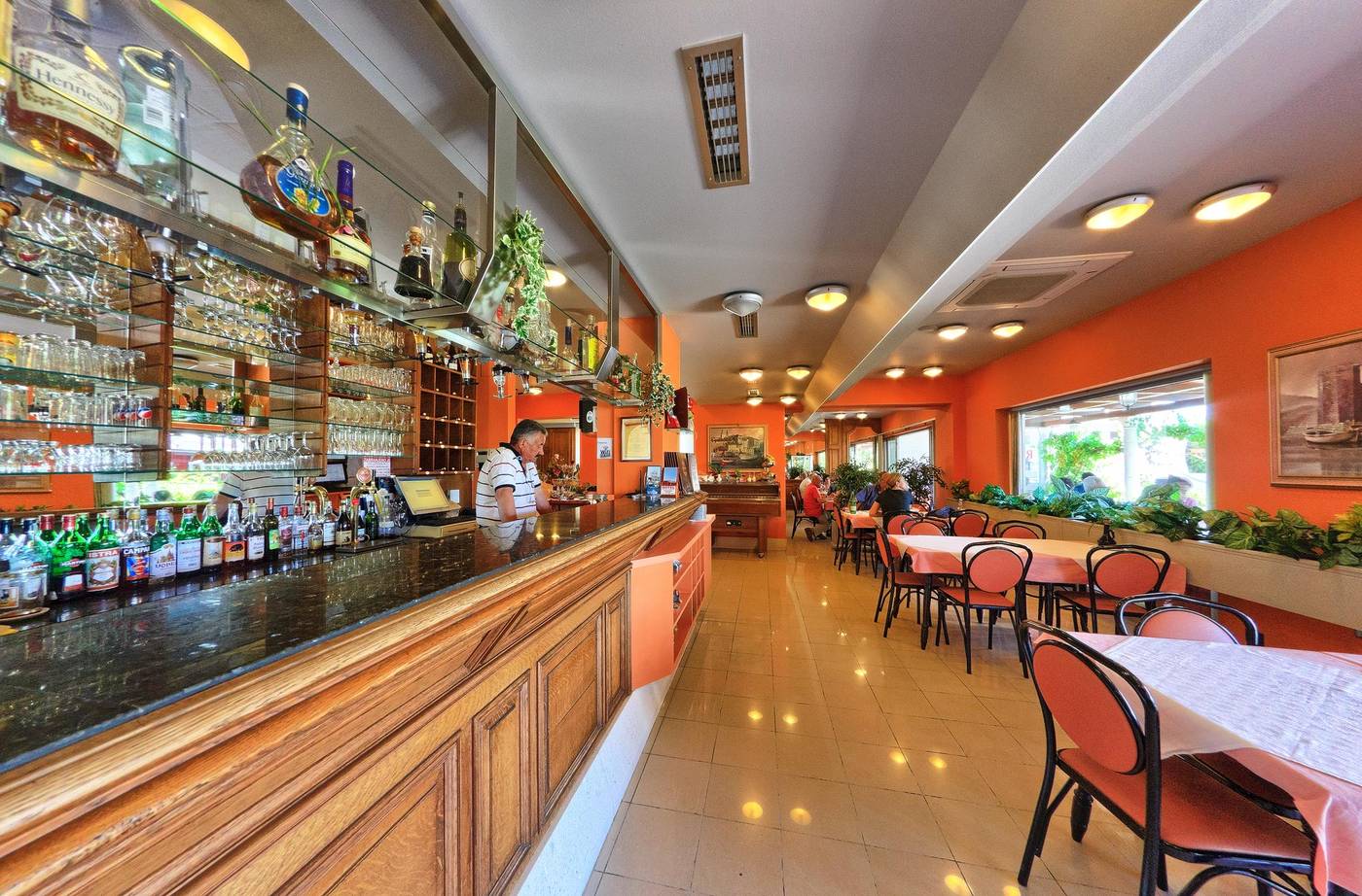 Trogirski-Dvori-Bar-18