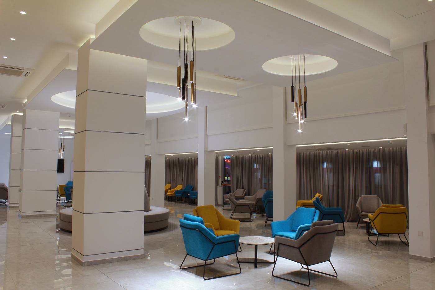 Kapetanios-Bay-Hotel-Lobby-23