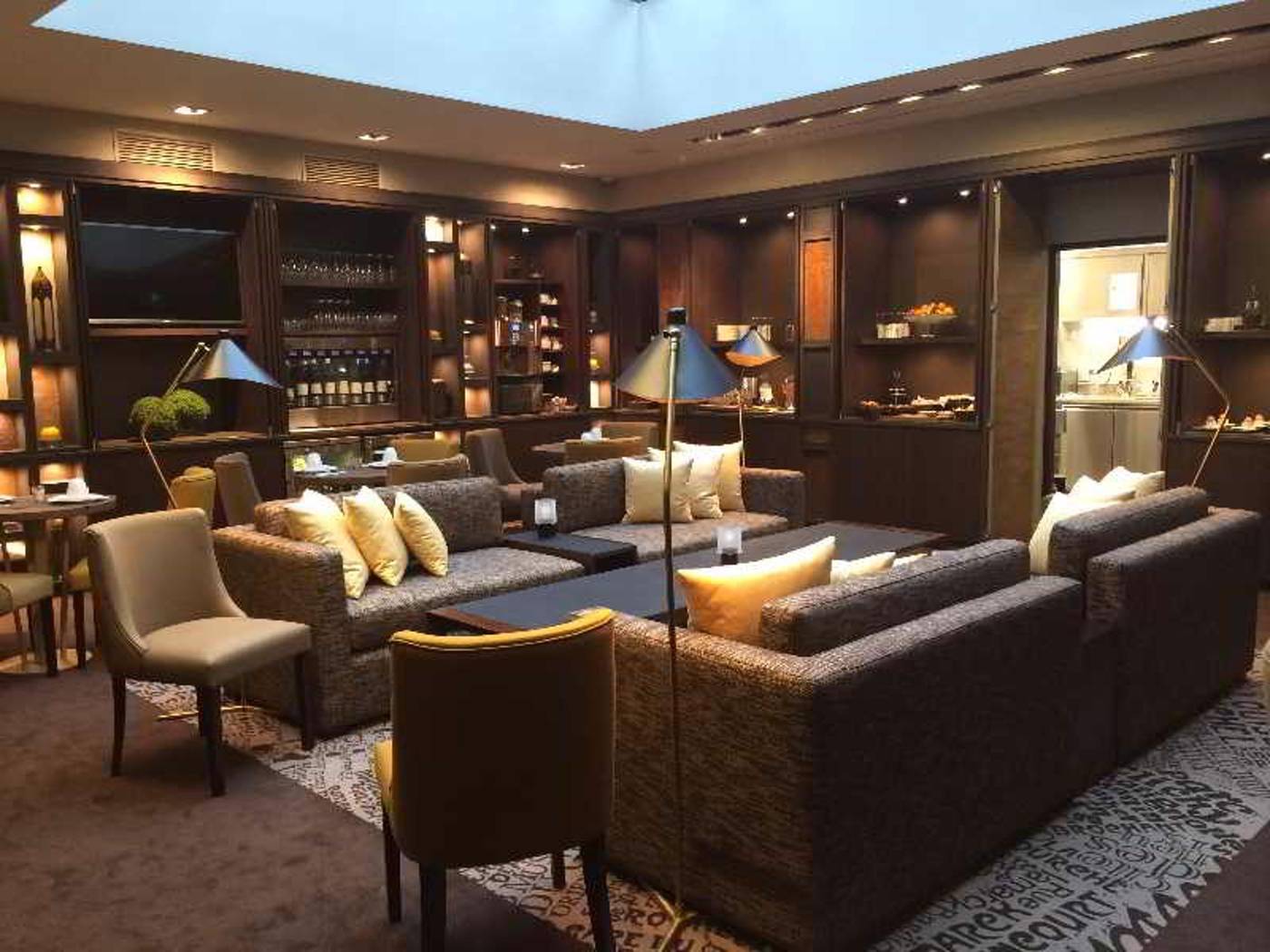 Villa-Saxe-Eiffel-Lobby-11