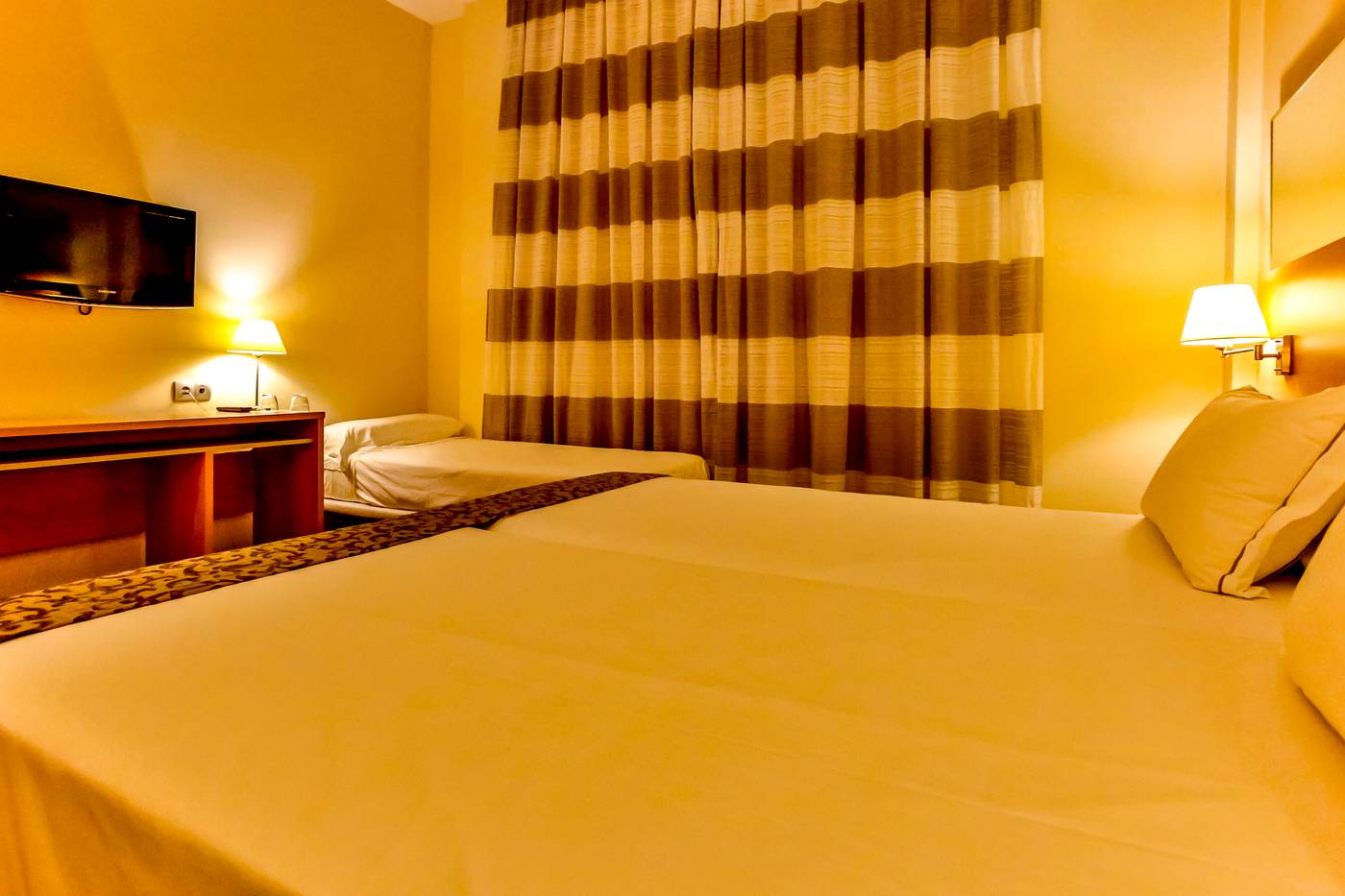 Desitges-Room-29