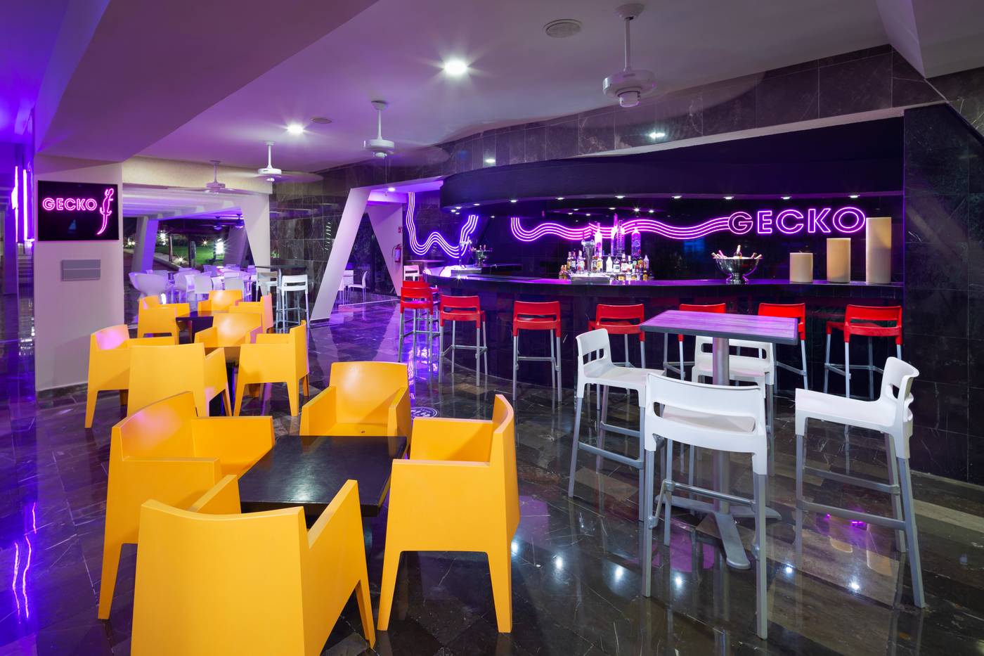 The-Pyramid-at-Grand-Oasis-Bar-58