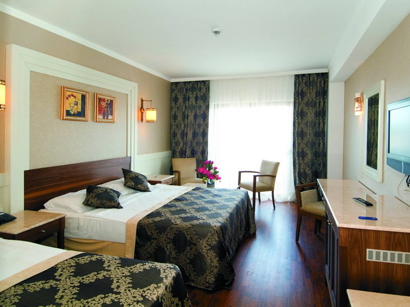 Alba-Queen-Hotel-Room-20