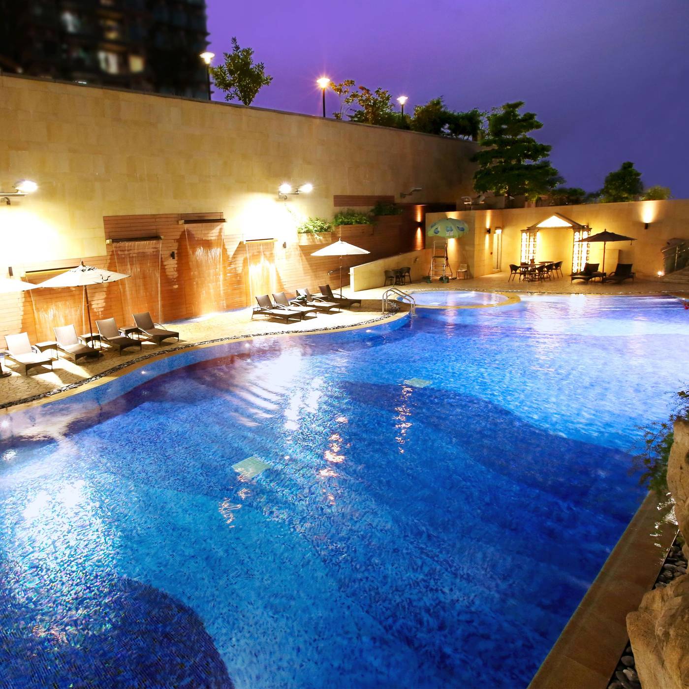 Harbour-Plaza-8-Degrees-Pool-26