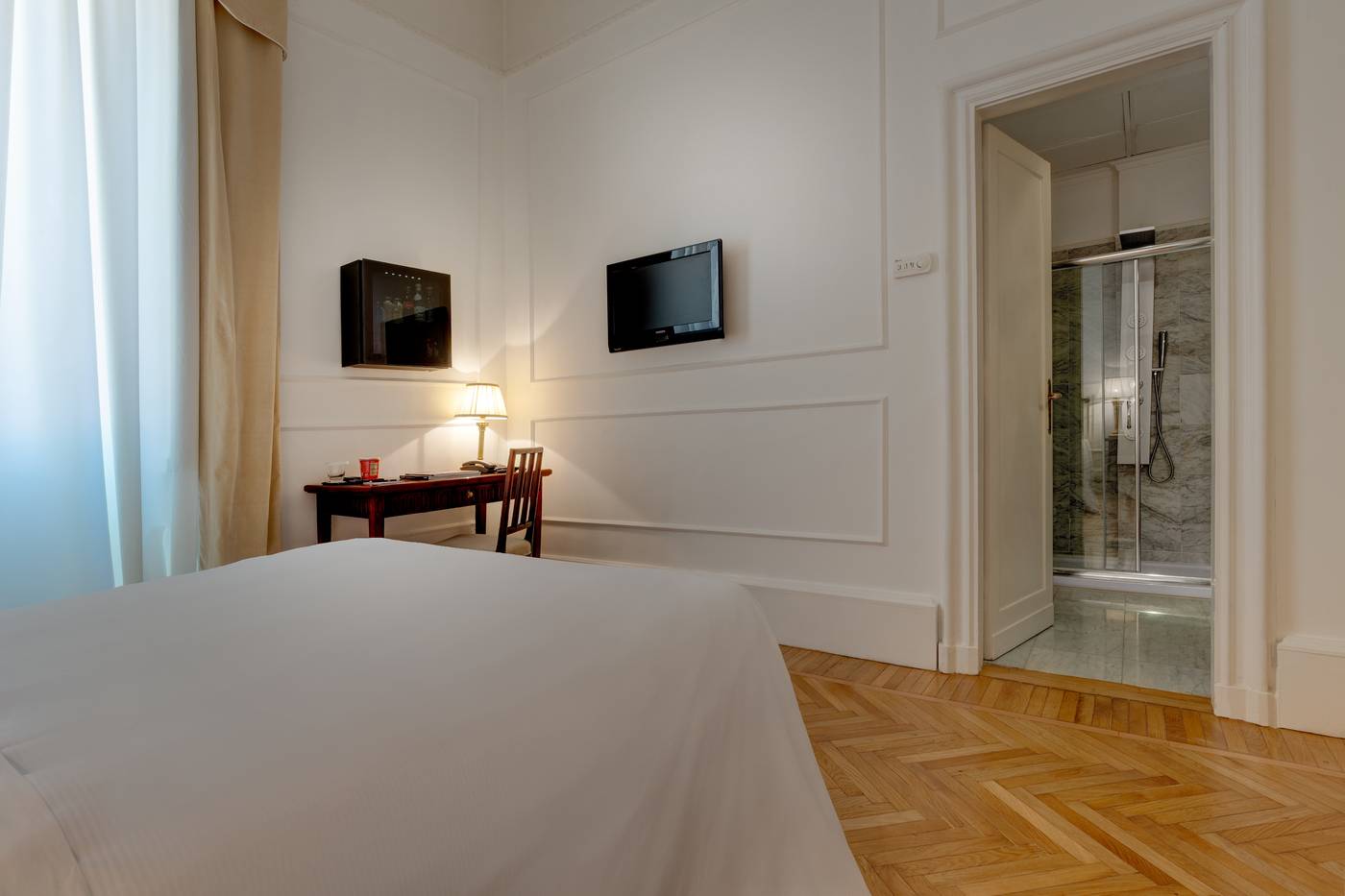 Grand-Hotel-Plaza-Room-35