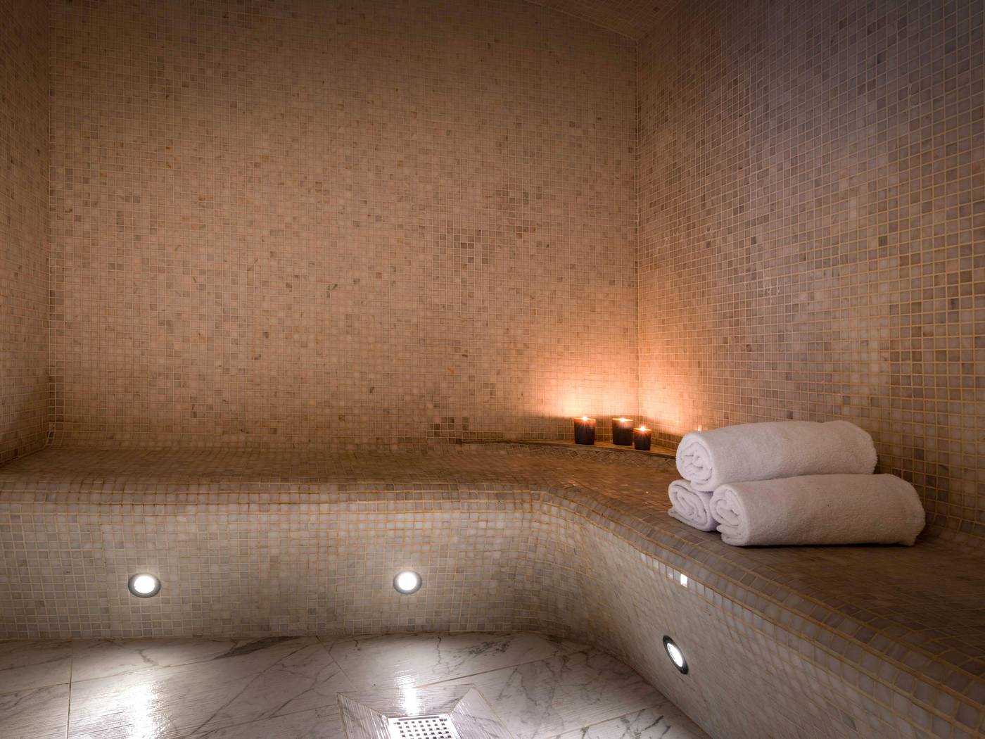 Le-Louis-Versailles-Chateau-Sports-and-Entertainment-63