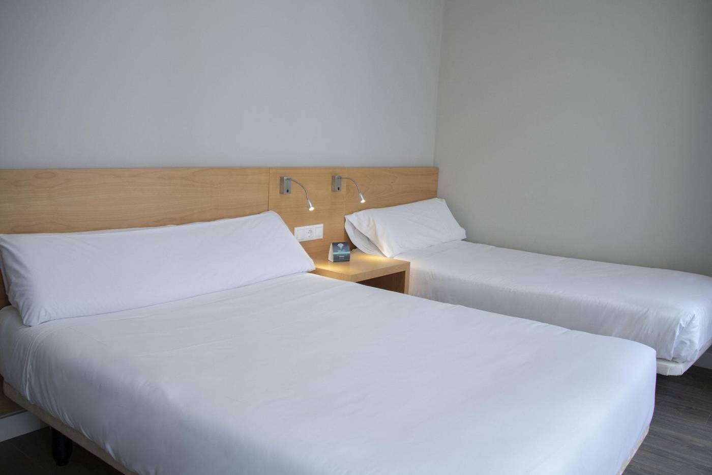 Alda Alboran Rooms-Spain-LA CORUNA-Room-9