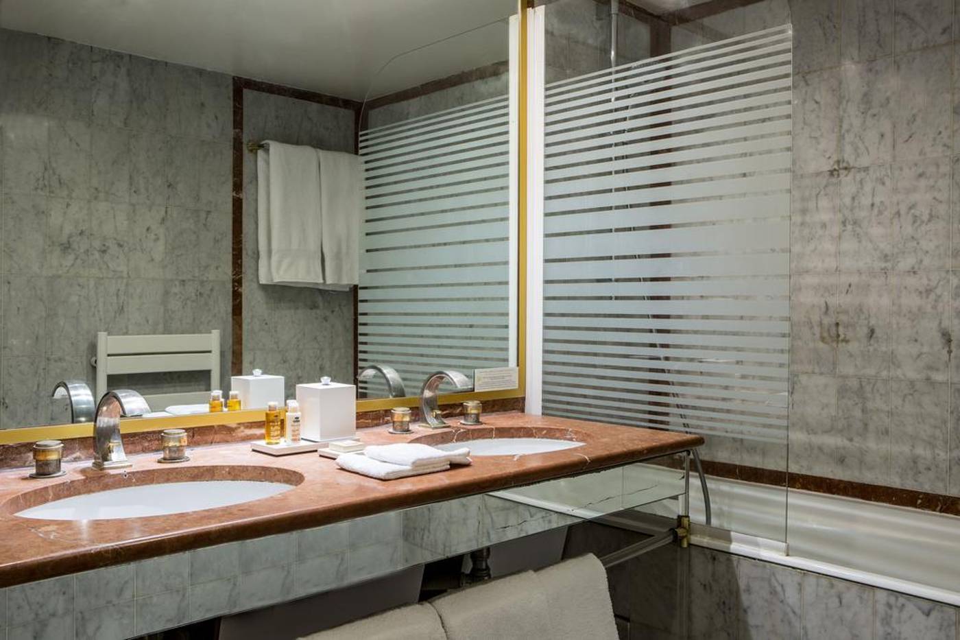 Royal-Garden-Champs-Elysees-Room-46