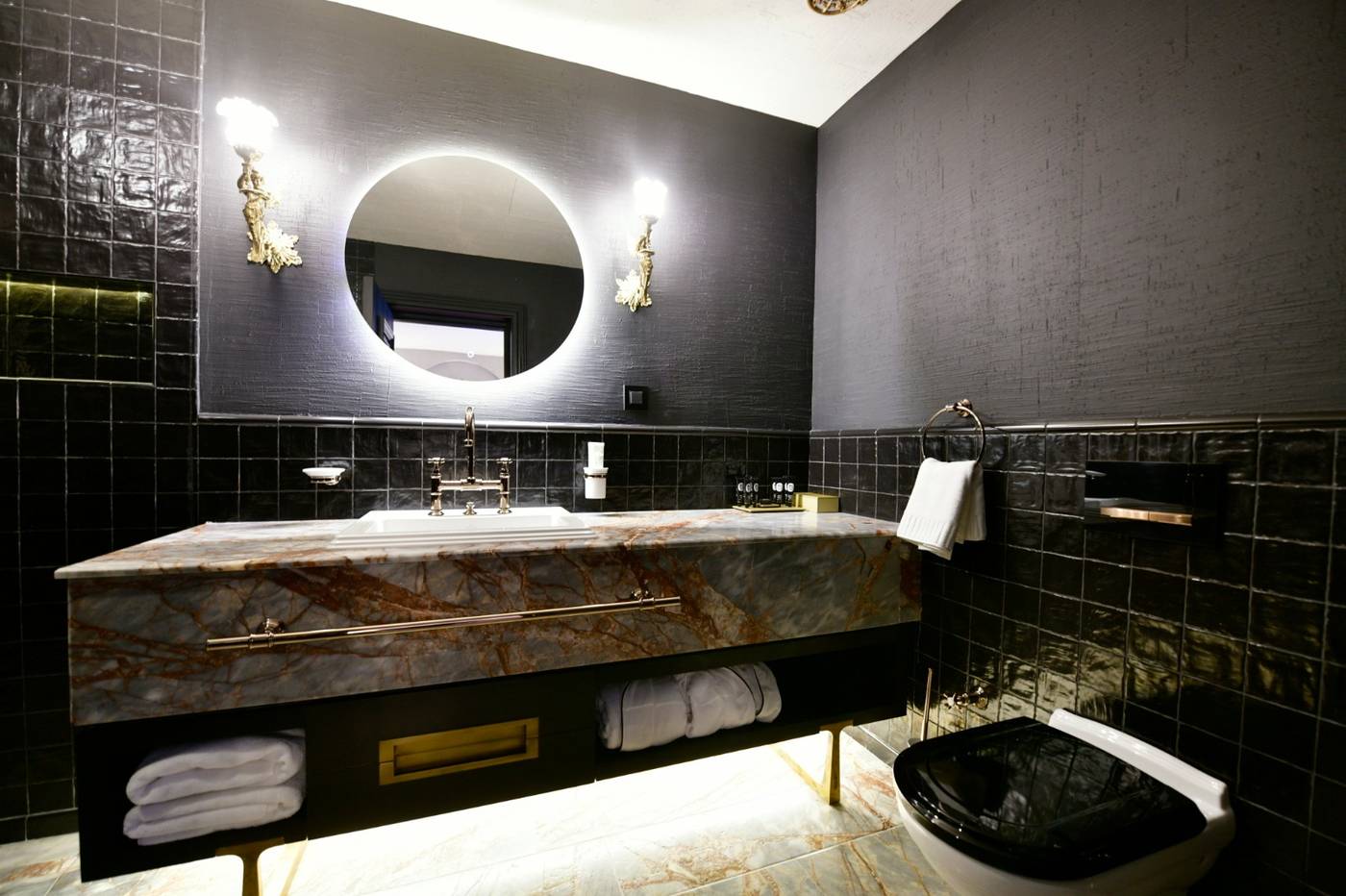 Sacred Mansion Hotel