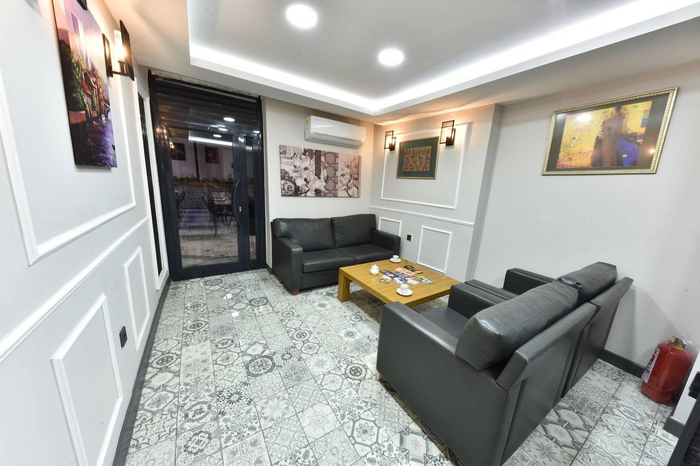 Almina-Inn-Hotel-Lobby-10