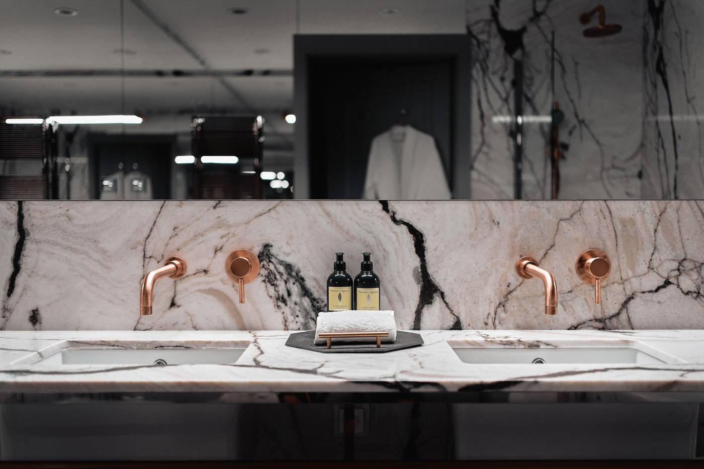 H15-Luxury-Palace-Room-17