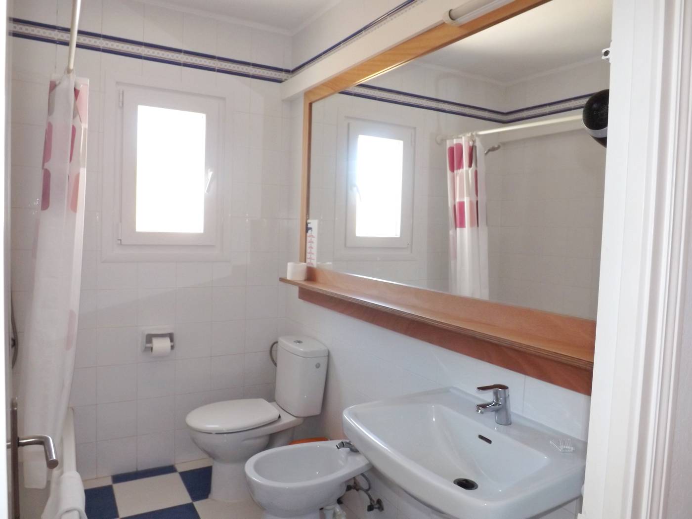 Nure-Cel-Blau-Room-51