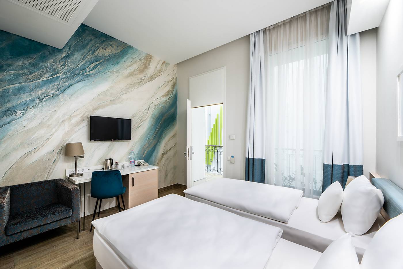 Atrium-Fashion-Hotel-Room-6