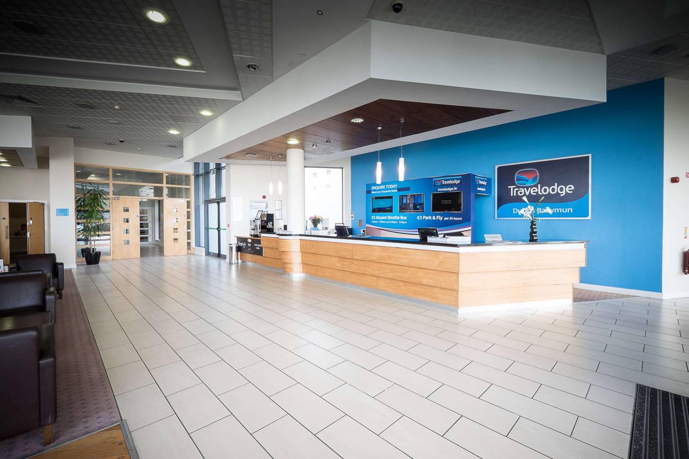 Travelodge-Dublin-Airport-South-Lobby-4