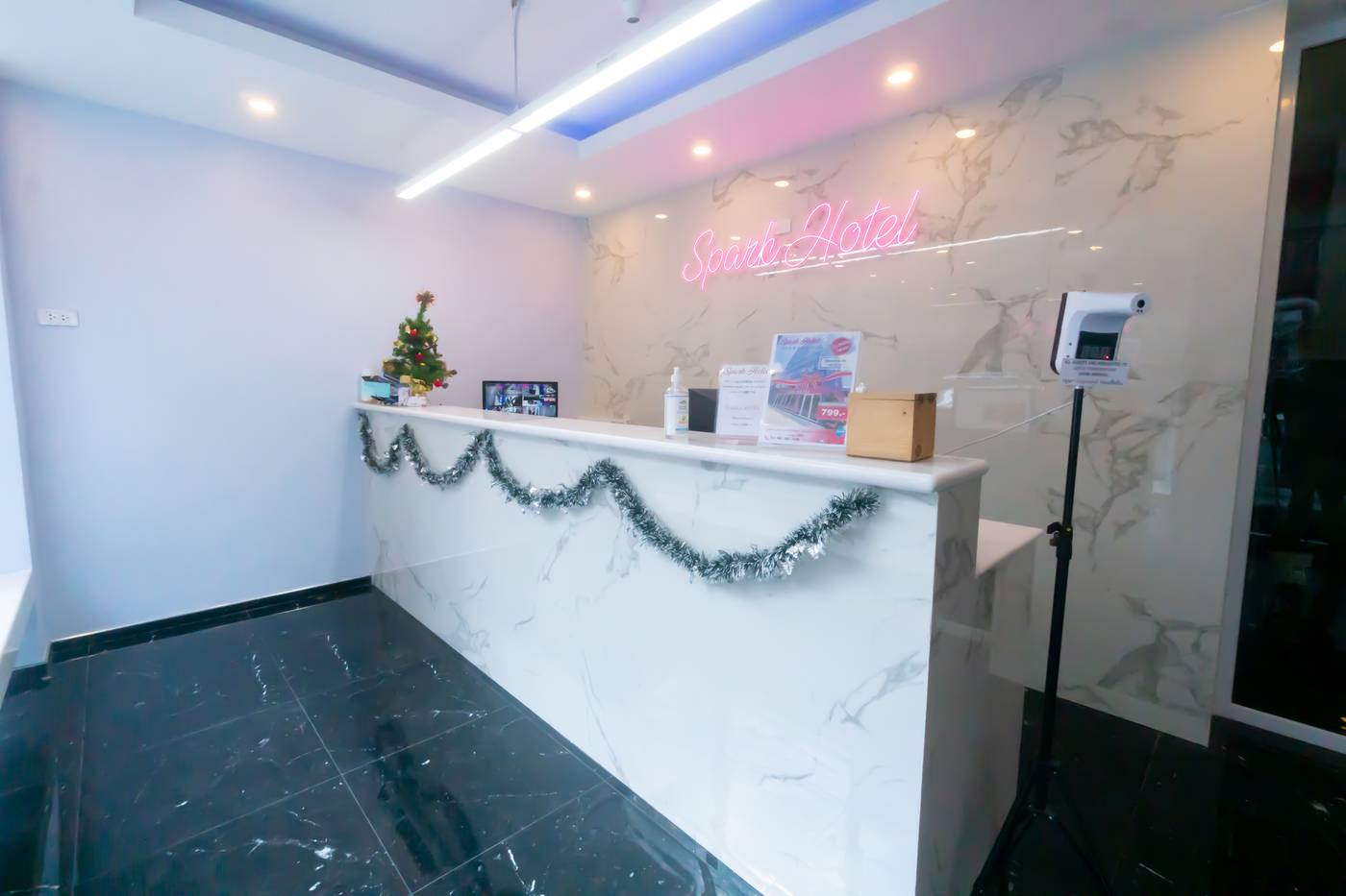 Spark-Hotel---Mrt-Queen-Sirikit-Lobby-6