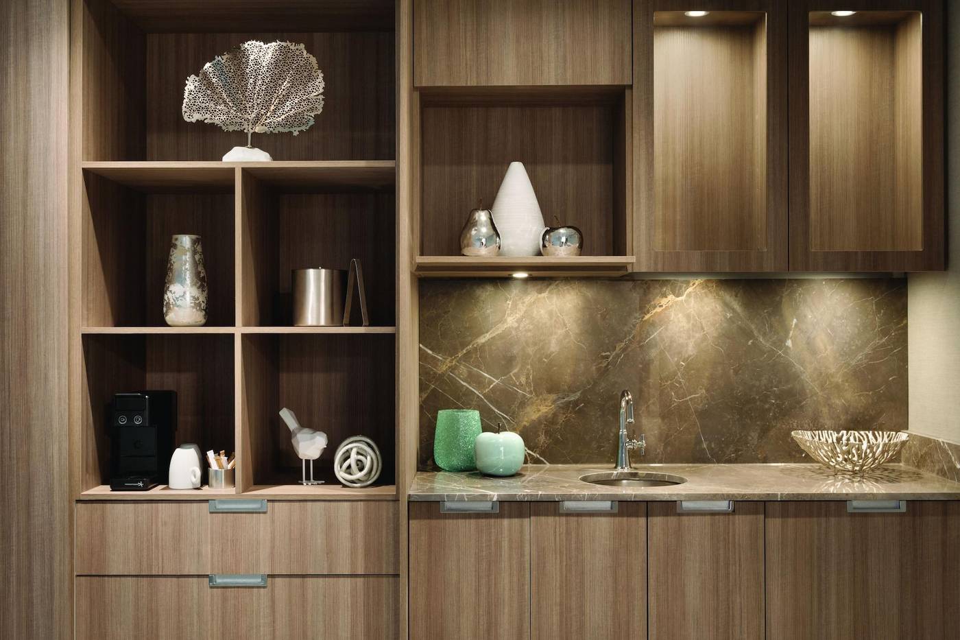 Seaside-Hotel-North-Vancouver-Room-19