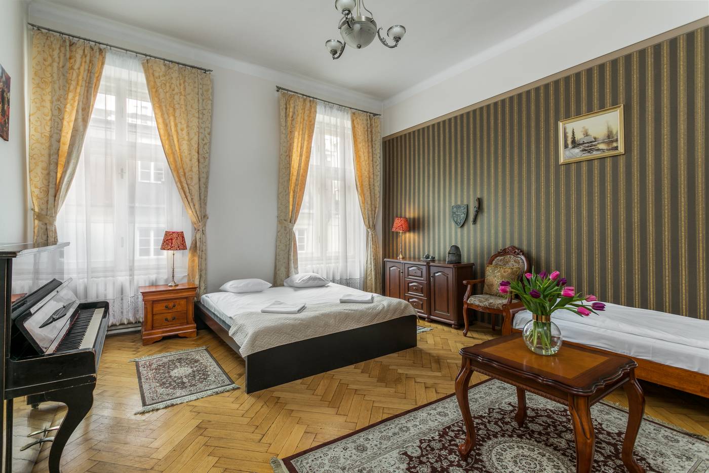 The-Spiski-Palace-Apartments-Room-9