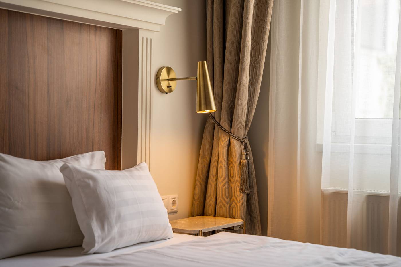 Queen-s-Court-Hotel-and-Residence-Room-38