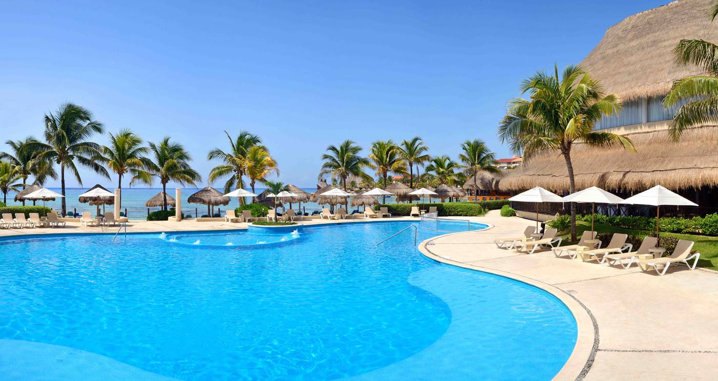 Catalonia-Riviera-Maya-All-Inclusive-Pool-3