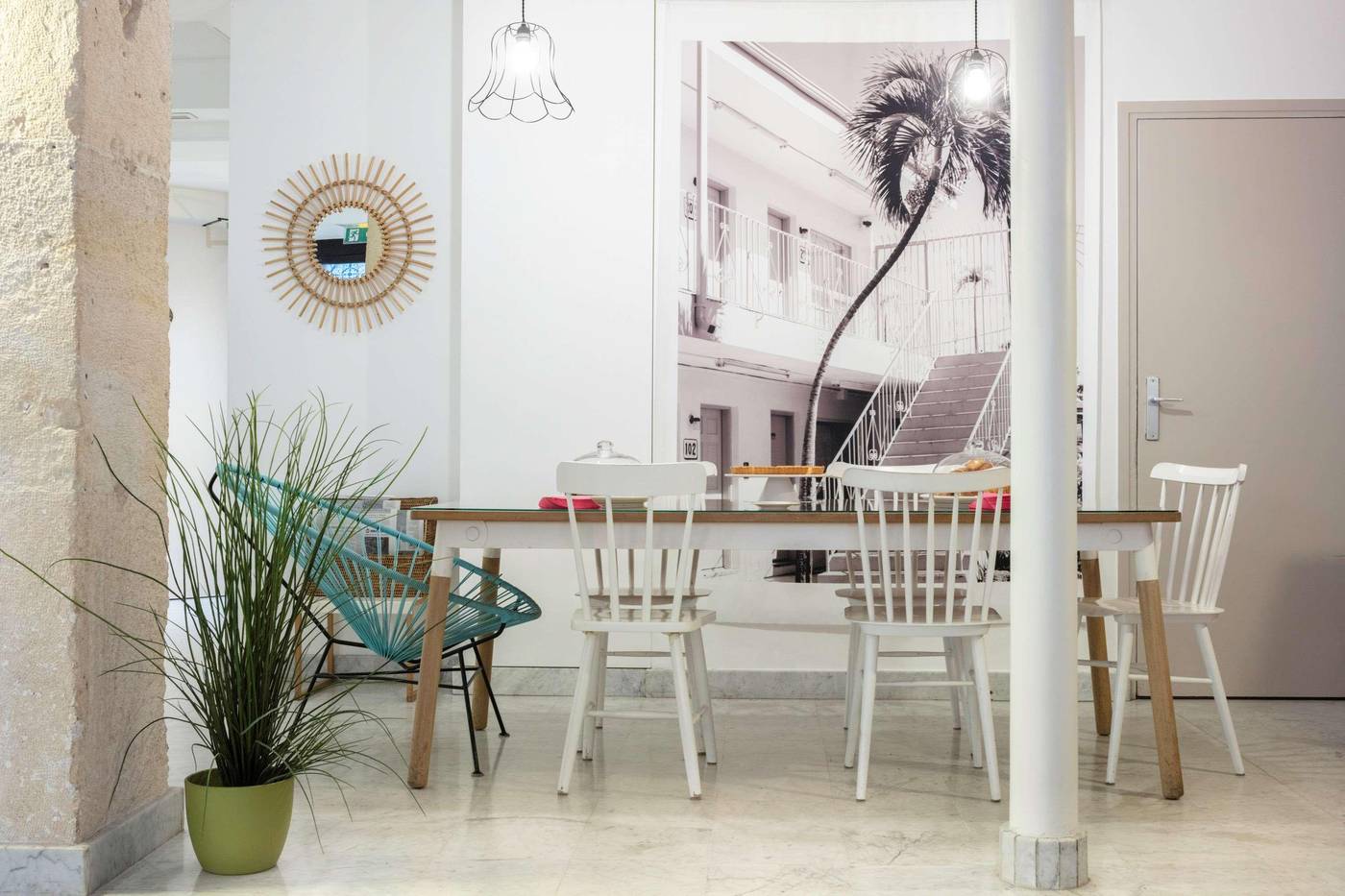 Palm-Astotel-Lobby-4