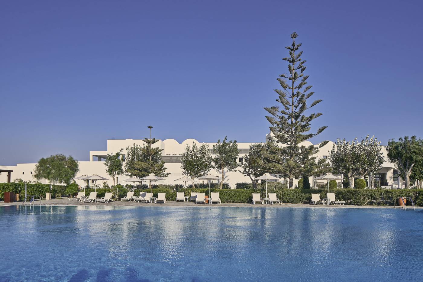 Lakitira-Resort-Pool-2