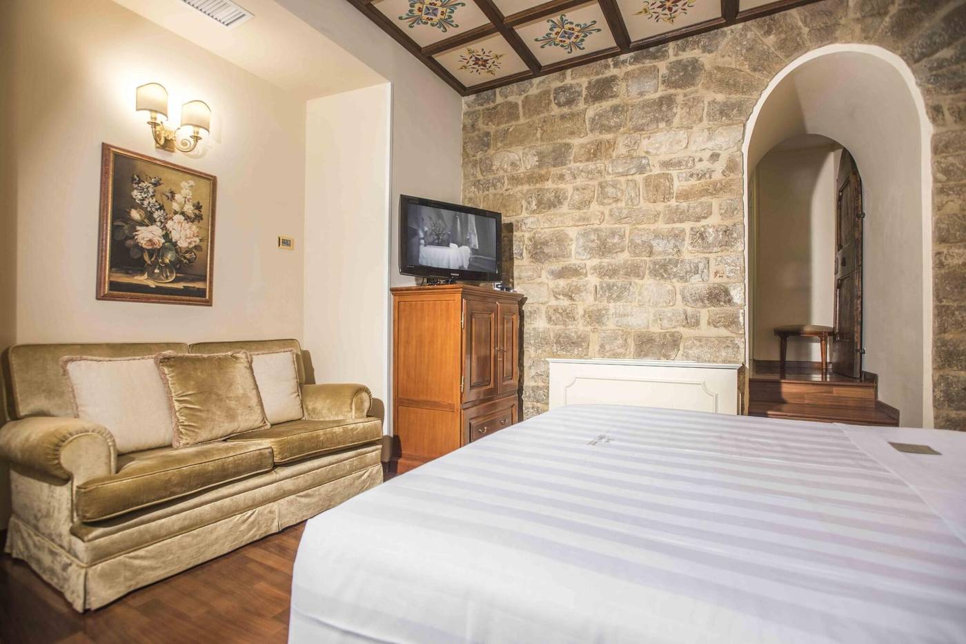 Golden-Tower-Hotel---Spa-Room-49