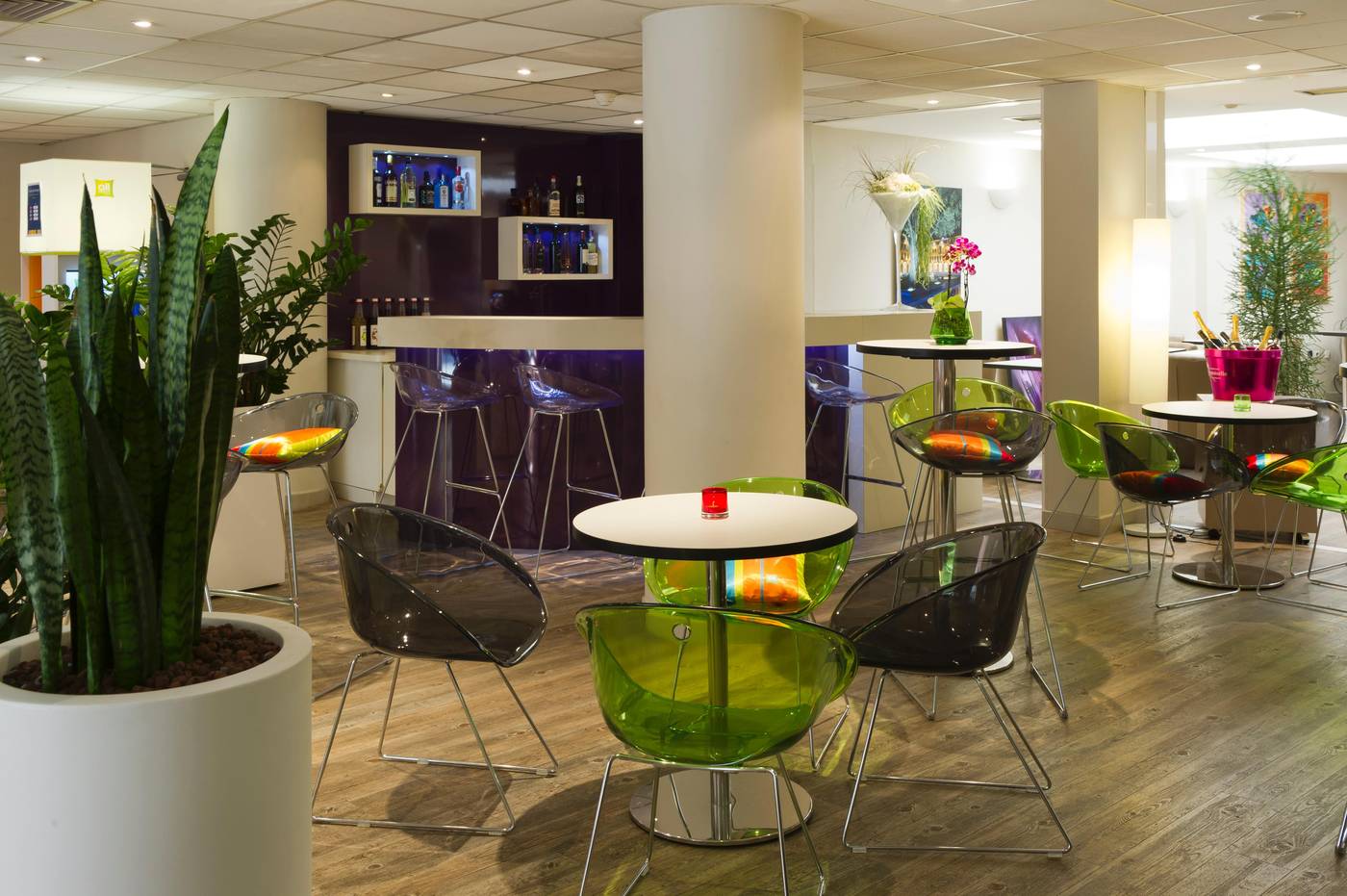 Ibis-Styles-Nice-Vieux-Port-Bar-18