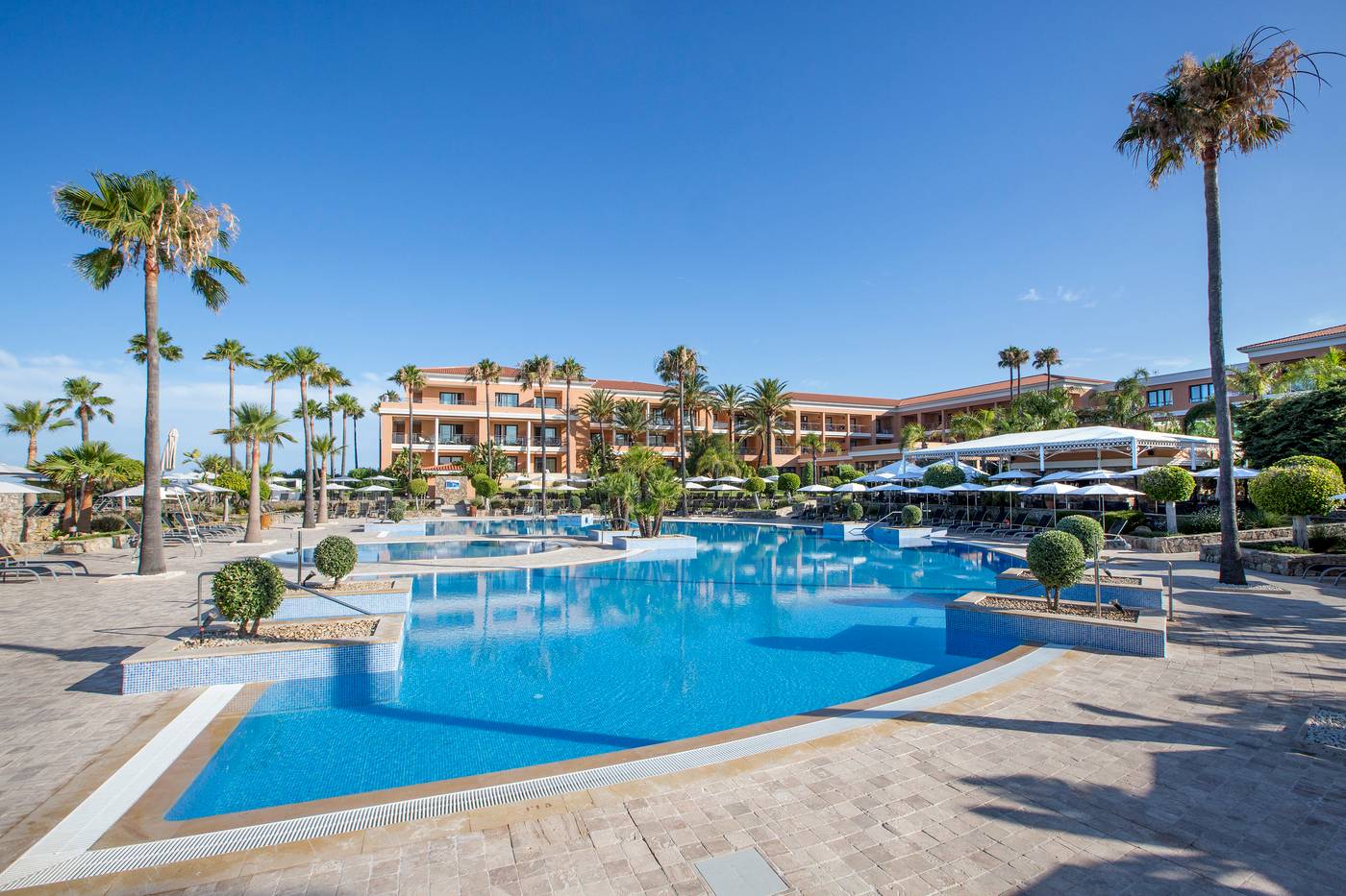 Hipotels-Barrosa-Palace-Pool-1