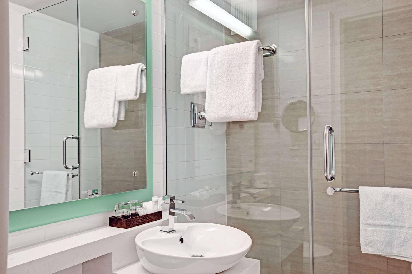 New-Yorker--A-Lotte-Hotel-Room-39