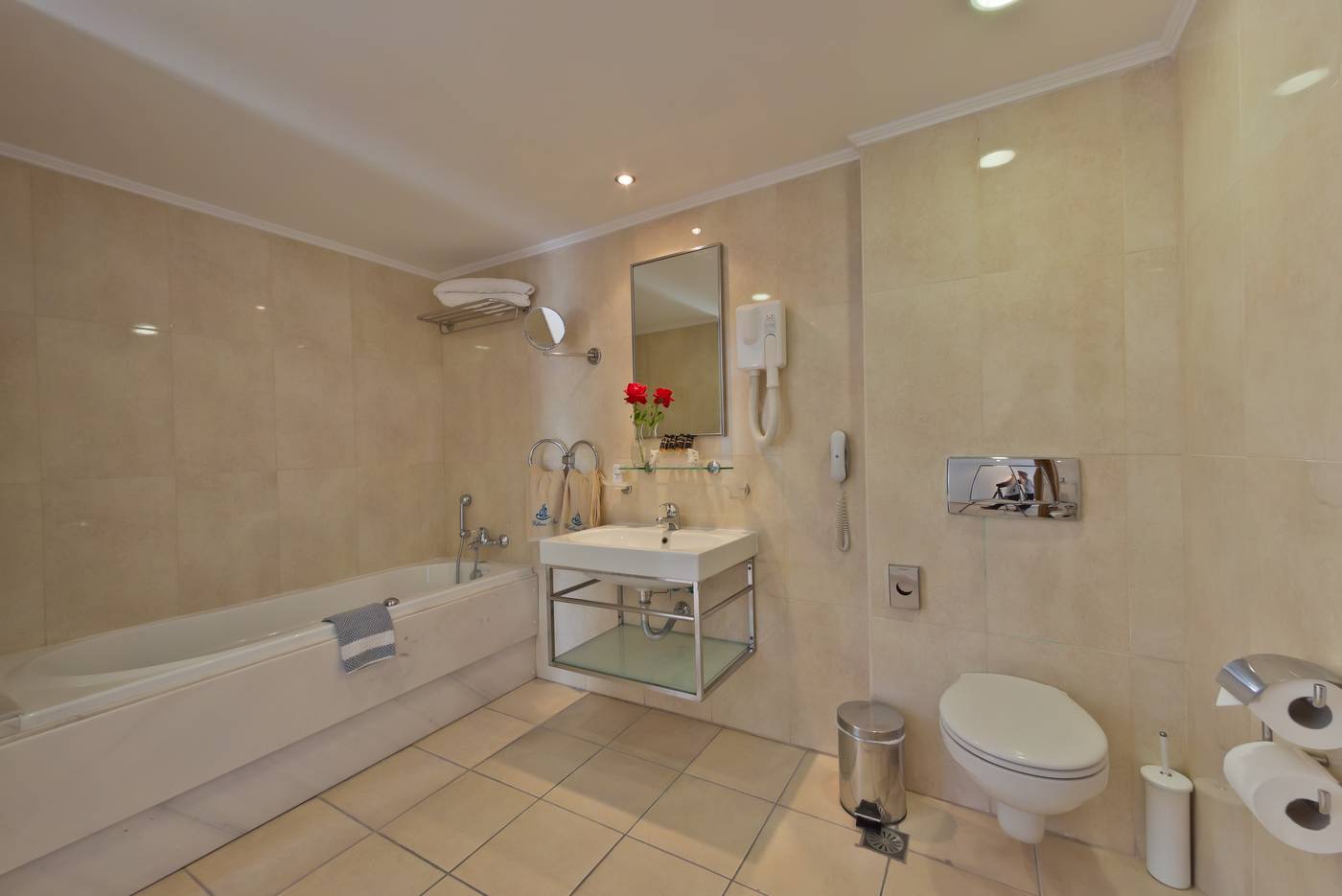 Doreta-Beach-Resort-Room-13