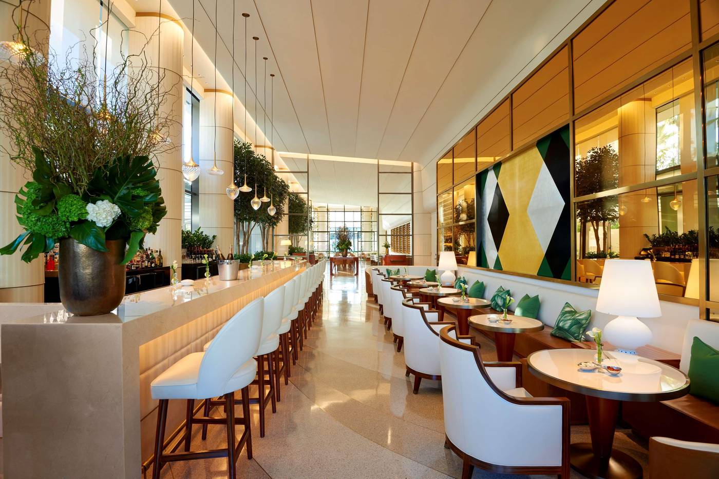 Waldorf-Astoria-Beverly-Hills--CA-Bar-16