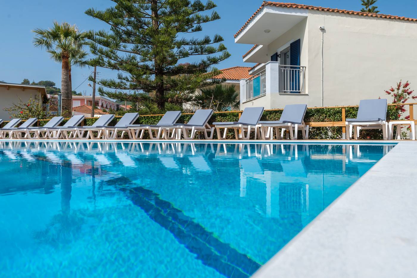 Contessa-Hotel-Pool-9